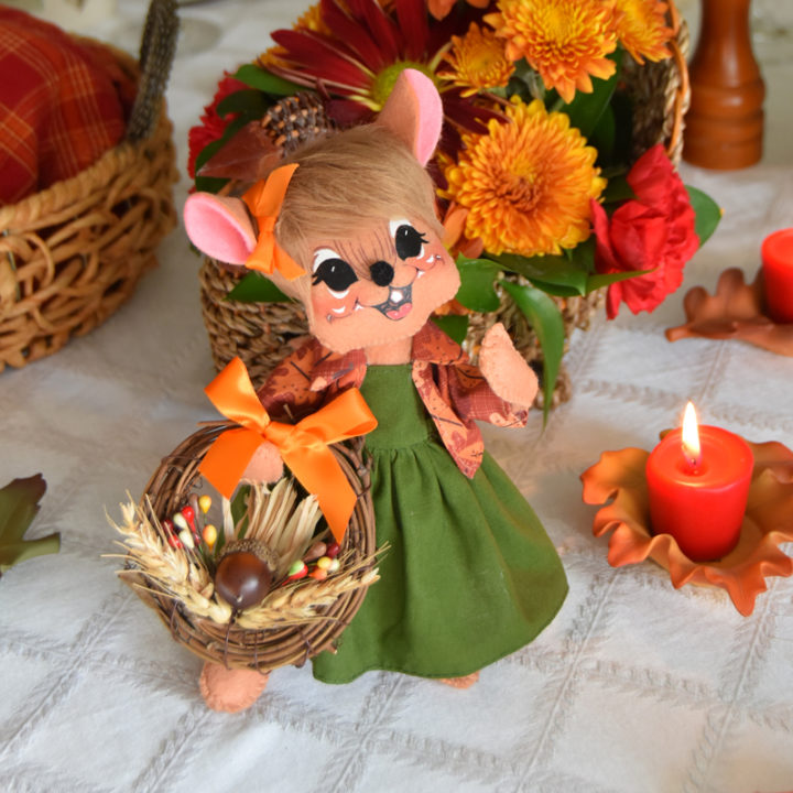 2020 361620 8in Autumn Wreath Mouse-WEB